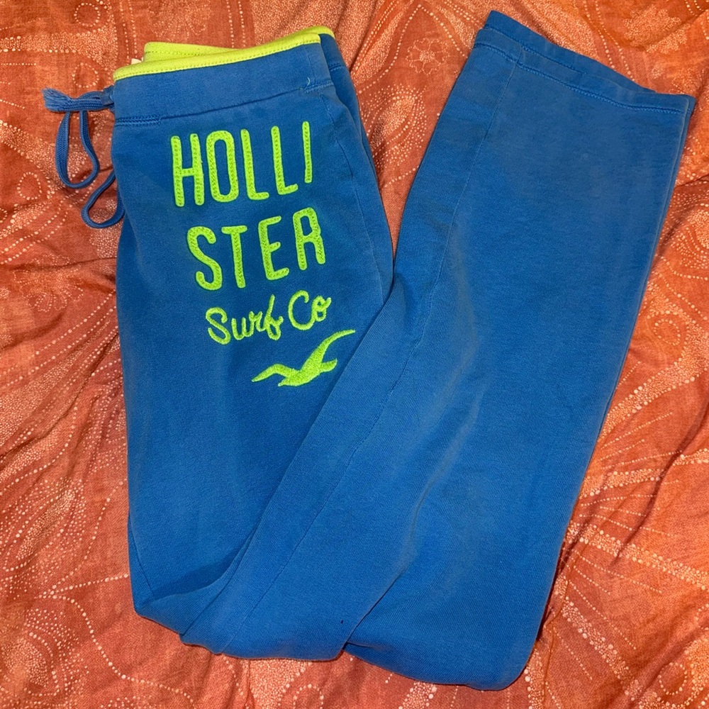 HOLLISTER BLUE AND GREEN SWEATPANTS 💙💚